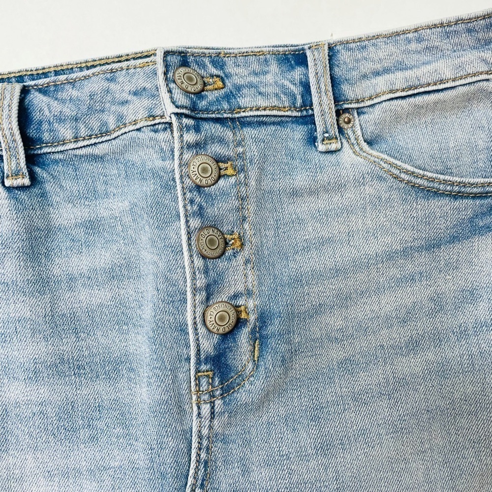 Old Navy Women’s Light Blue Denim A-Line Raw Hem Jean Mini Skirt Size 8 NWT - Picture 4 of 10